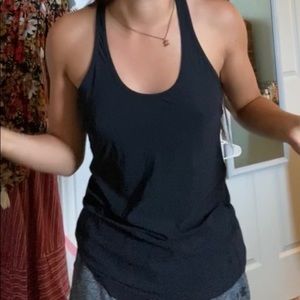 black lululemon tank top